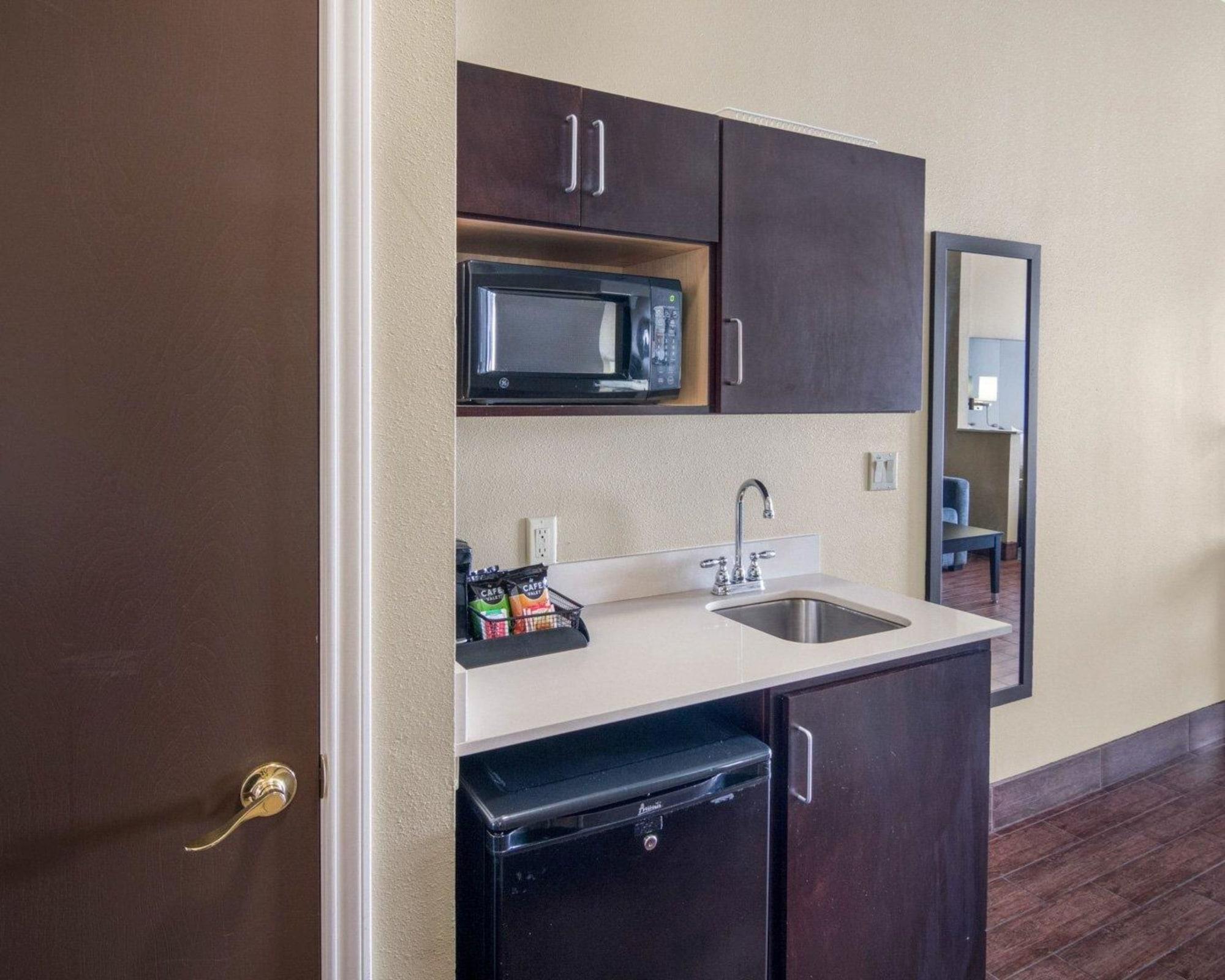 Comfort Suites Odessa Extérieur photo